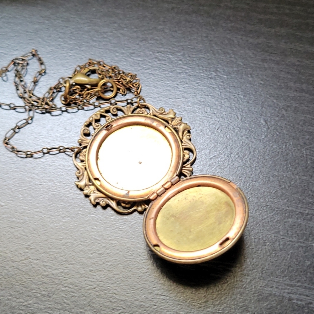 Steampunk Locket - Picture 2 of 3